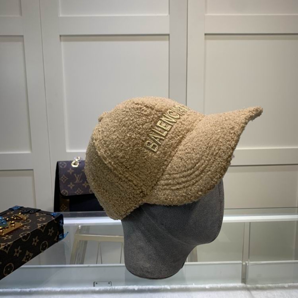 Ba*len*cia*ga hat